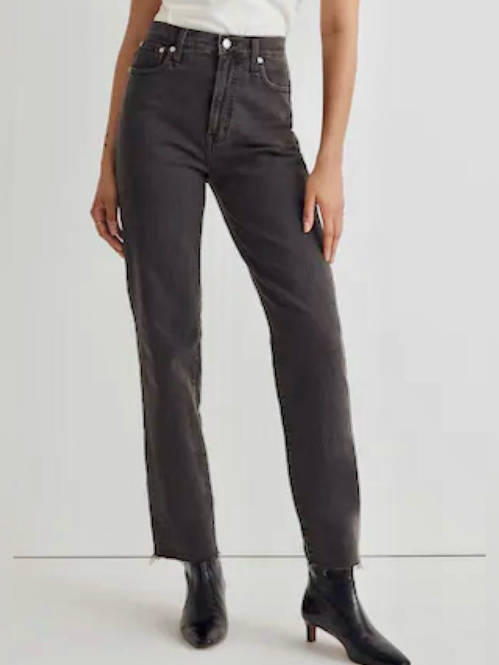 Madewell The Perfect Vintage Straight-Leg Cut Off Jeans in Black Wash